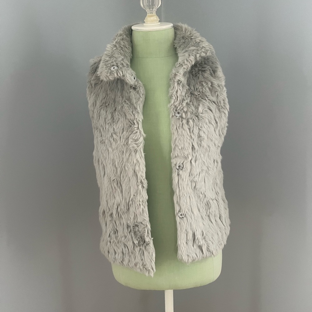 Zara light gray girls' fur vest with snap closure